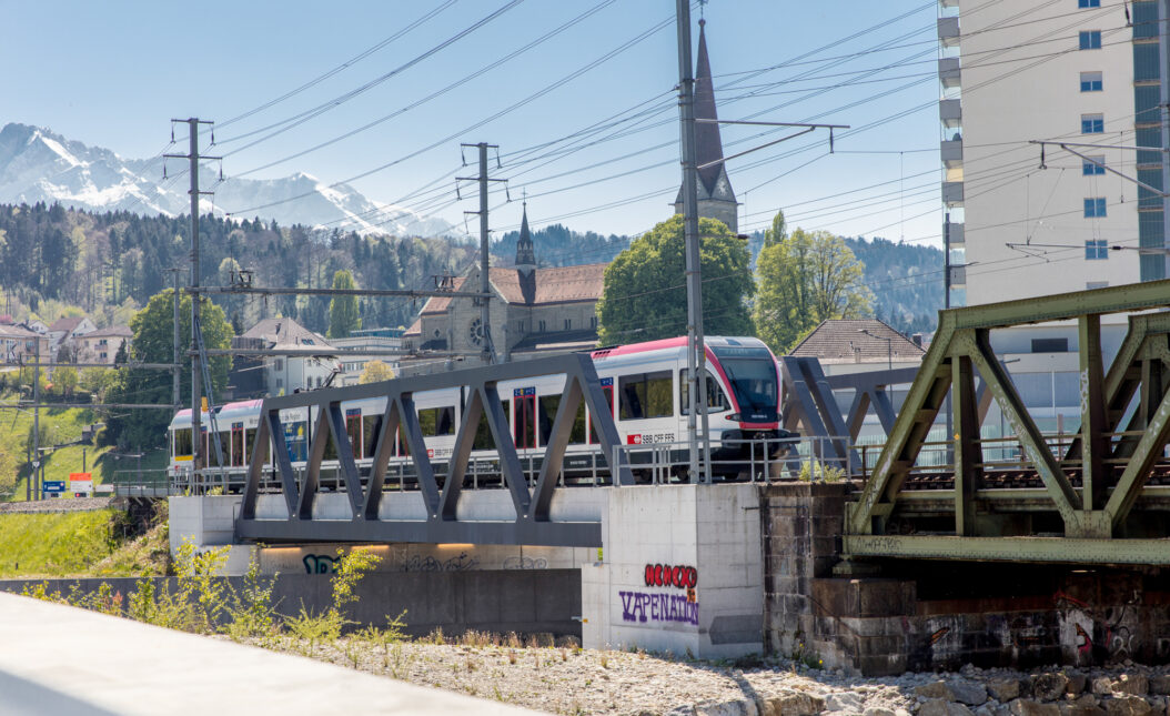 Bahn Brücke Zug Luzern
