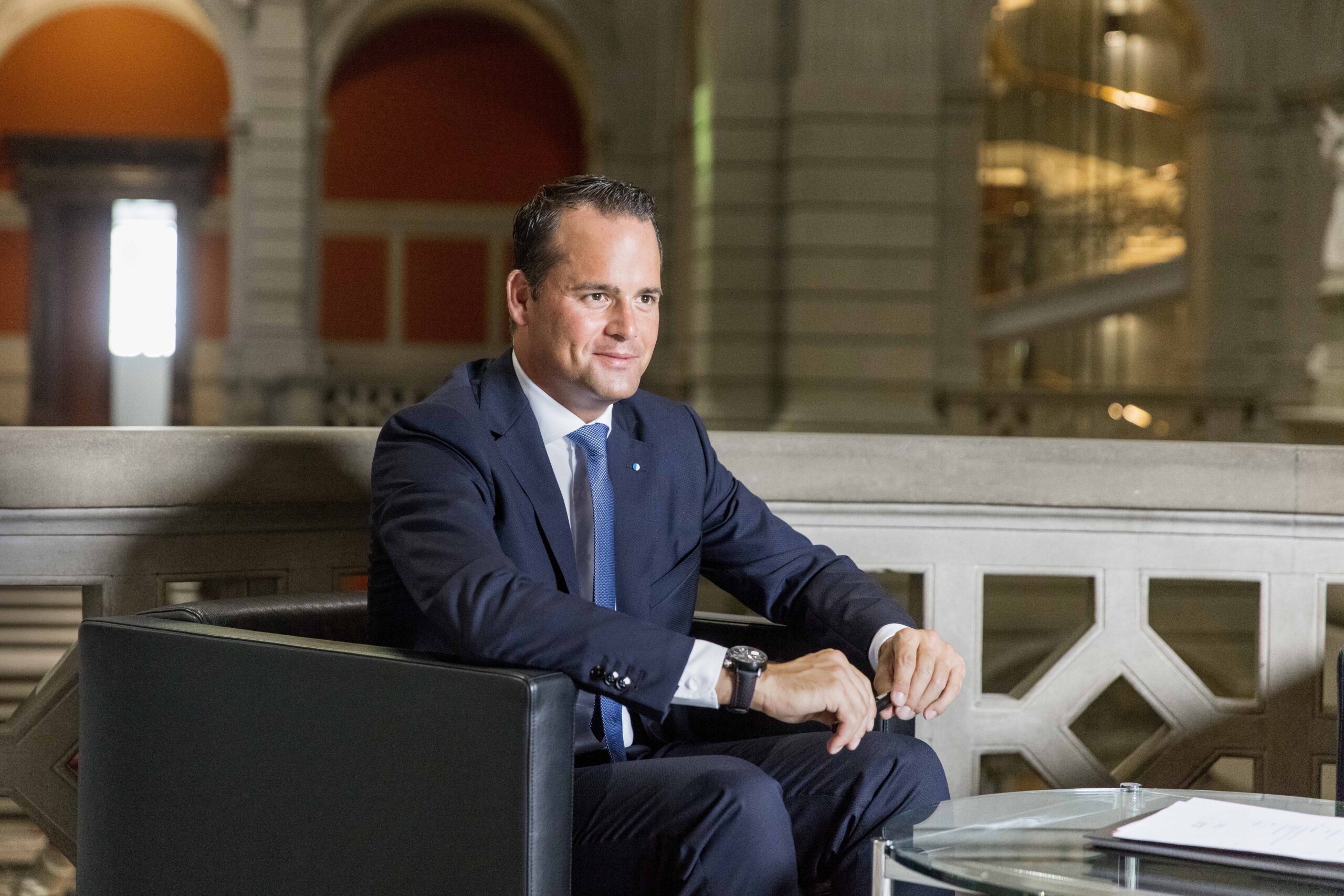 Damian Müller Bundeshaus Sofa